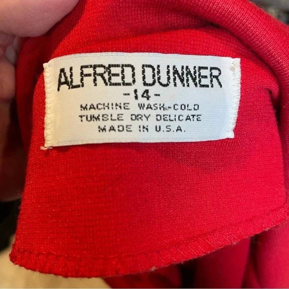 Vintage  Alfred Dunner Cranberry Red Single Button Two Pocket Blazer 14 GUC - Picture 3 of 4